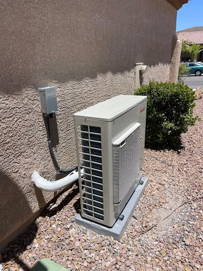 Residential air conditioning condenser unit in Putnam